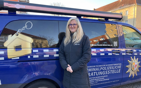 POL-NB: Einbruchsschutz aus Polizeisicht: Infostand der Kriminalpolizeilichen Beratungsstelle auf der Baumesse - Foto: presseportal.de