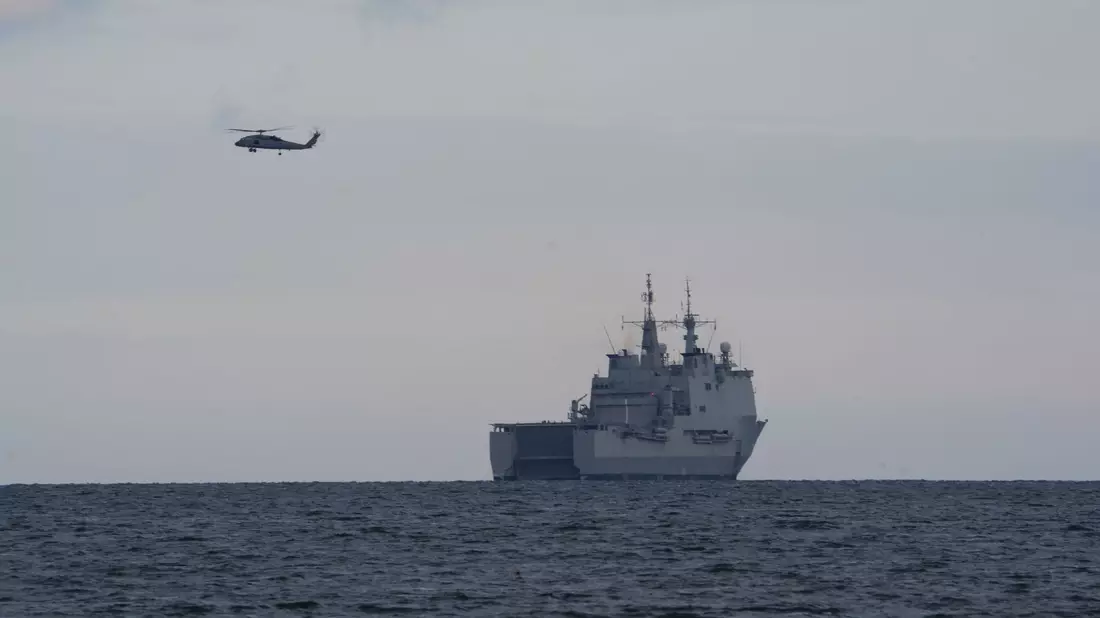 An der amphibischen Anlandung sind nach Nato-Angaben 15 Schiffe mit 2.600 Soldaten beteiligt. - Bild: Marcus Brandt/dpa