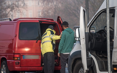 BPOL NRW: Bundespolizei deckt am Wochenende drei Schleusungen auf - Mehrfach auffälliger Schleuser wird gestellt - Foto: presseportal.de