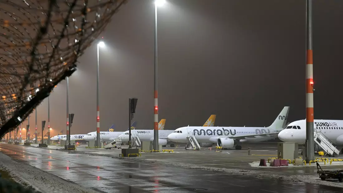 Mit geringeren Steuern und Gebühren könnte sich das Flugangebot vergrößern. (Symbolbild) - Bild: Michael Bahlo/dpa