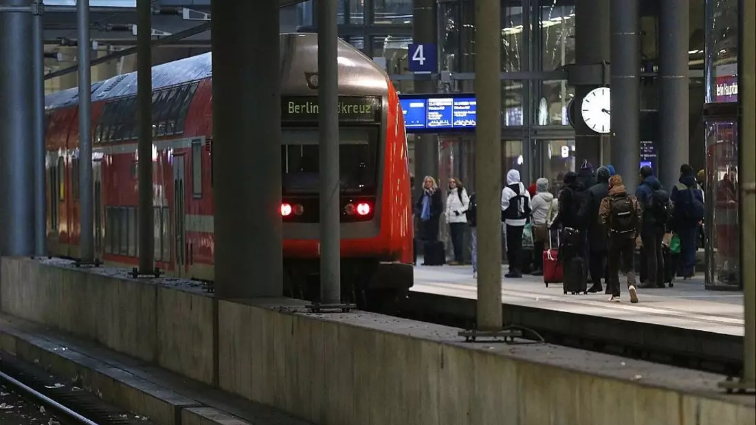 Regionalzug im Bahnhof (Archiv) - Bild: via dts Nachrichtenagentur
