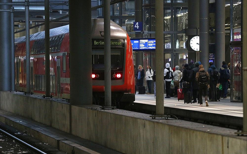Regionalzug im Bahnhof (Archiv) - Foto: via dts Nachrichtenagentur