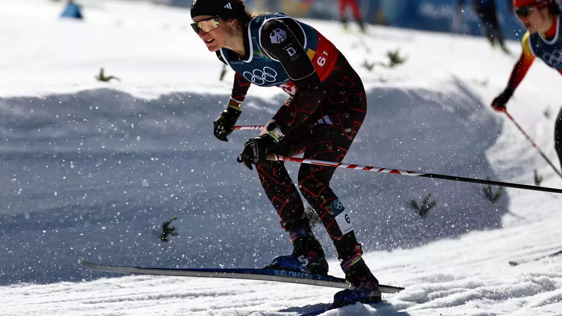 Laura Gimmler hat mit Coletta Rydzek Bronze gewonnen. - Bild: Daniel Karmann/dpa