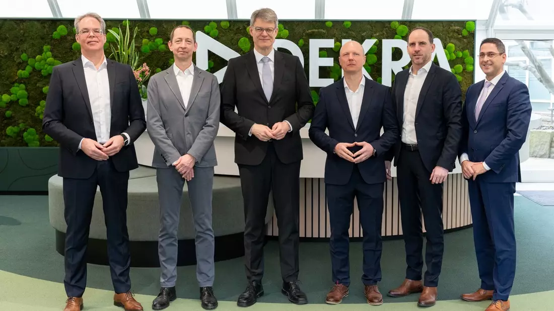 Hoher Besuch bei DEKRA: Gefragte Expertise rund um die sichere Mobilität von morgen / Verkehrsminister Patrick Schnieder in Stuttgart - Bild: presseportal.de