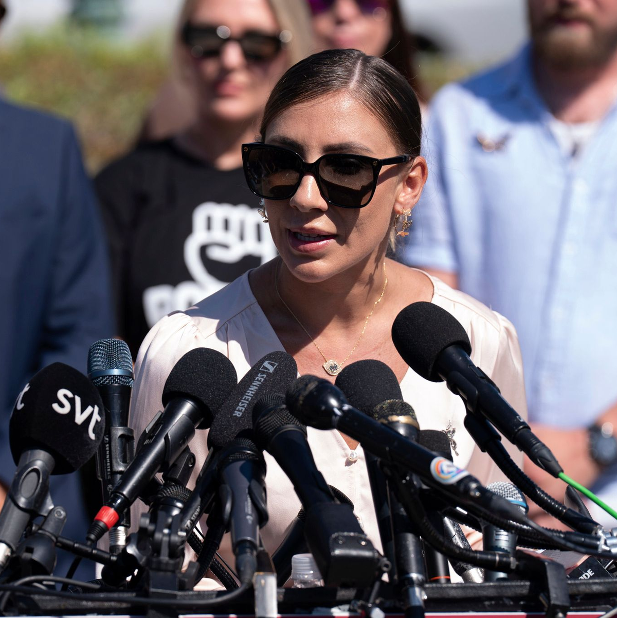 Marina Lacerda sagt, sie habe Epstein als 14-Jährige kennengelernt und sei jahrelang von ihm missbraucht worden.  - Foto: Jose Luis Magana/AP/dpa