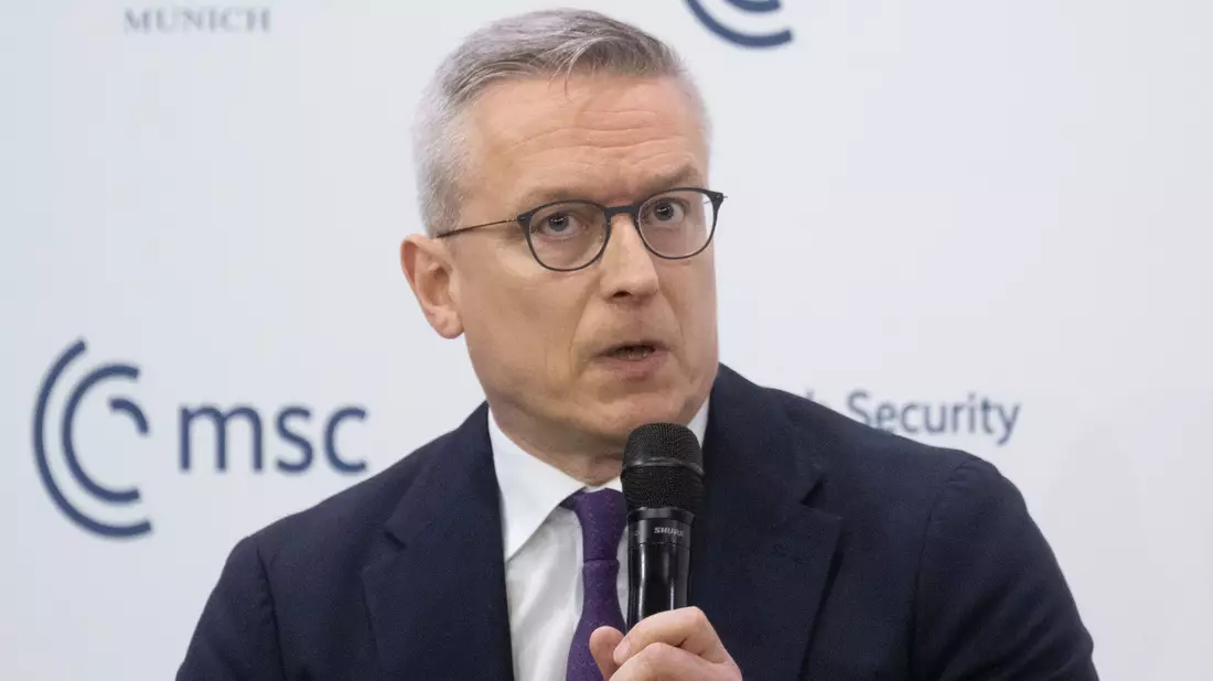 Auch der Digitalminister zeigt sich offen für Altersbeschränkungen. (Archivbild) - Bild: Marijan Murat/dpa