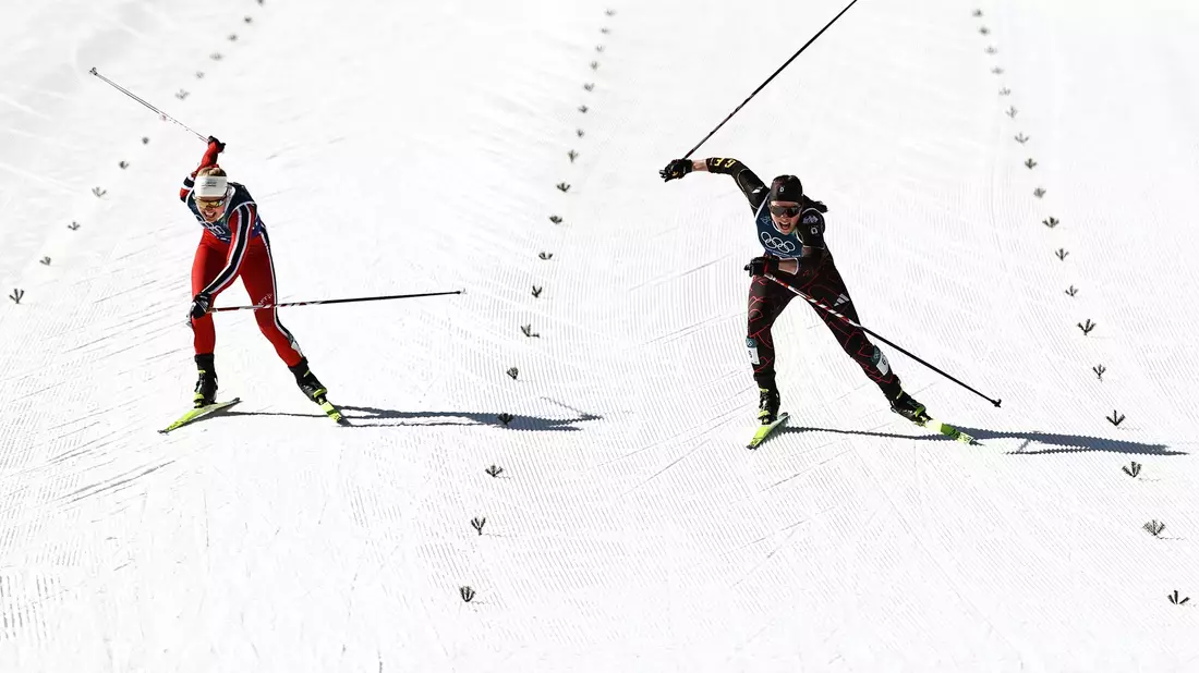 Coletta Rydzek setzte sich in einem packenden Zielsprint um Bronze durch. - Bild: Daniel Karmann/dpa