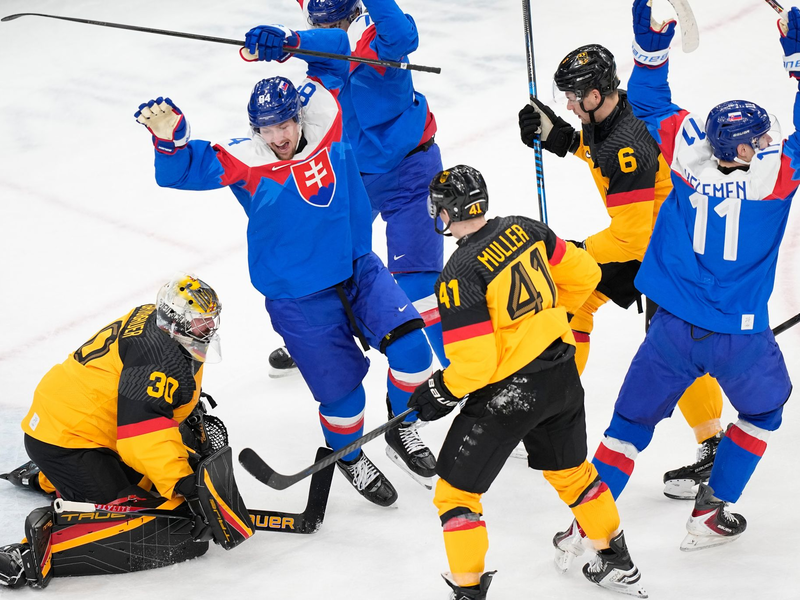 Deutschlands Eishockey-Cracks waren im Olympia-Viertelfinale chancenlos - Foto: Petr David Josek/AP/dpa