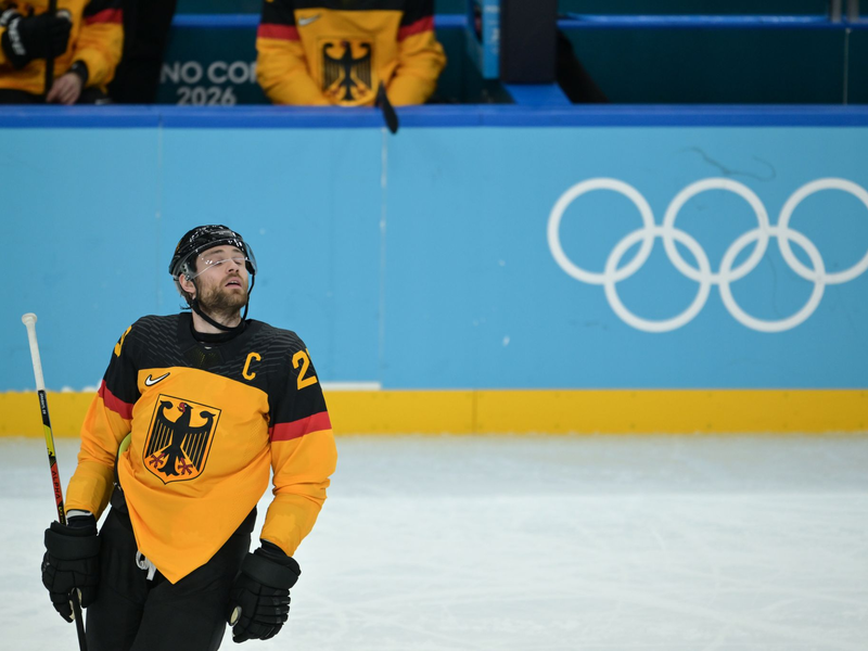 Bitteres Olympia-Aus im Viertelfinale für Deutschlands Fahnenträger Leon Draisaitl. - Foto: Peter Kneffel/dpa