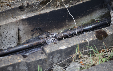 Bei der Bahn sorgten in der Vergangenheit eher analoge Angriffe auf die Schieneninfrastruktur für Probleme. (Archivbild) - Foto: Christoph Reichwein/dpa