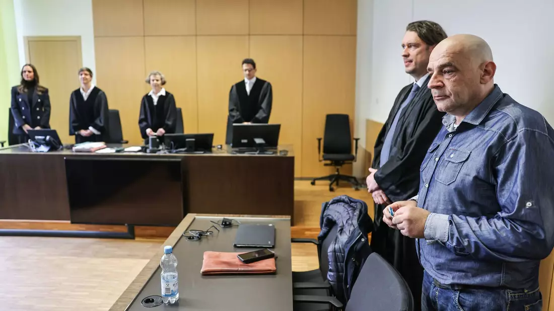 Gericht sieht Schmerzensgeld-Anspruch für Emilys Vater - Bild: Oliver Berg/dpa