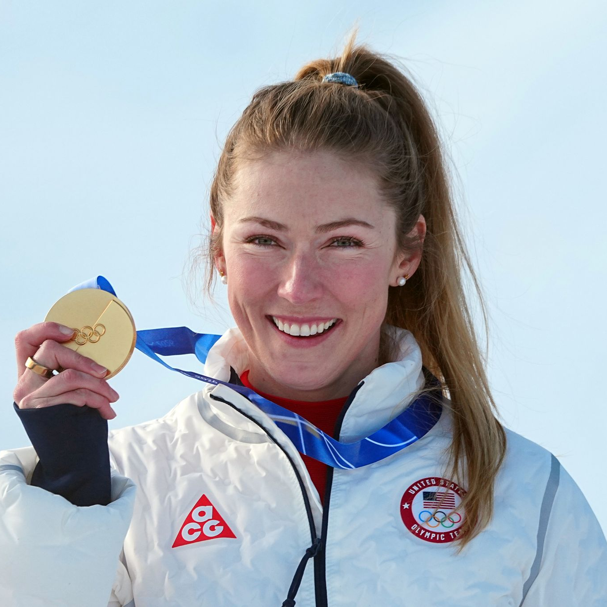 Strahlende Siegerin: Mikaela Shiffrin holte ihr drittes Olympia-Gold. - Foto: Michael Kappeler/dpa