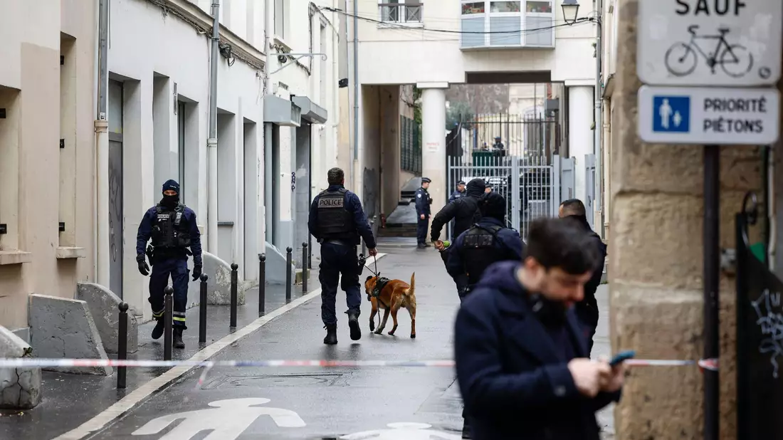 Inmitten politischer Spannungen meldet Frankreichs Linkspartei eine Bombendrohung gegen ihre Parteizentrale. - Bild: Charlotte Siemon/AFP/dpa