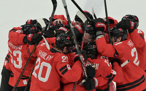 Top-Favorit Kanada rettete sich mit einem Sieg in der Overtime ins Halbfinale, - Foto: Peter Kneffel/dpa