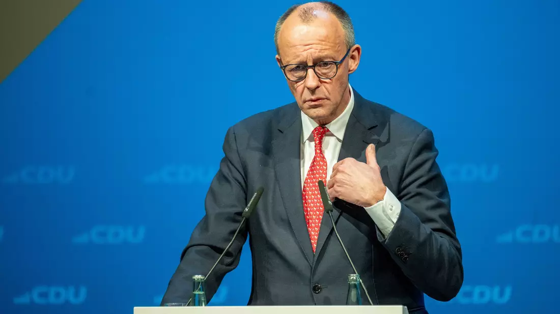 Merz kann sich eine zweite Amtszeit als Kanzler vorstellen. - Bild: Harald Tittel/dpa