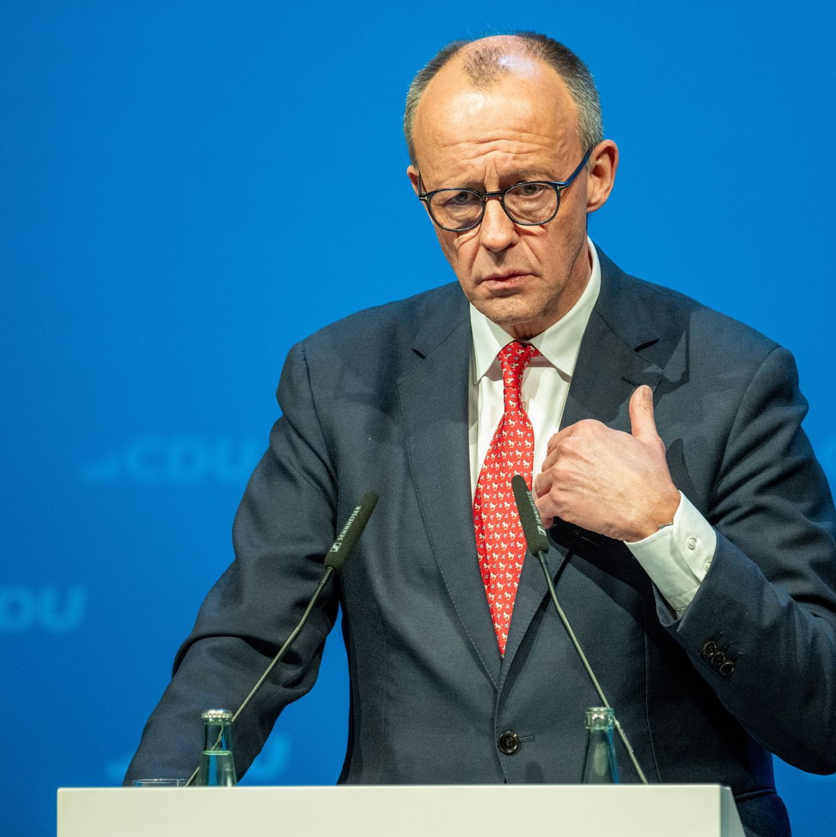 Merz kann sich eine zweite Amtszeit als Kanzler vorstellen. - Foto: Harald Tittel/dpa