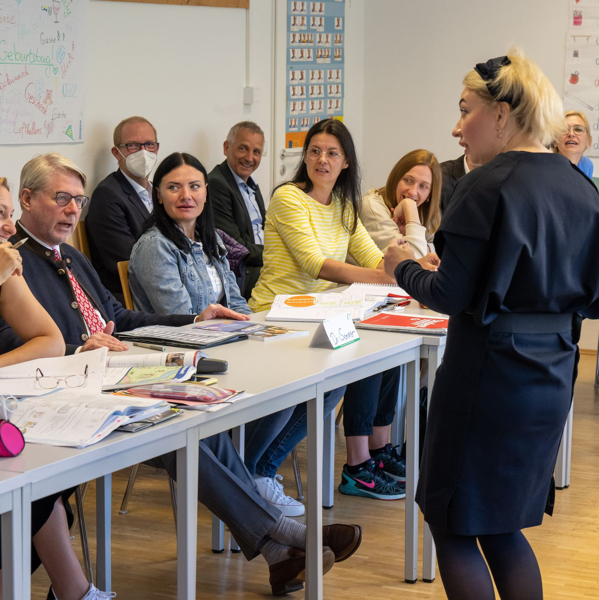 In den ersten Monaten nach Kriegsbeginn war die Solidarität mit Geflüchteten aus der Ukraine groß. Viele von ihnen haben seither Integrationskurse absolviert - vor allem, um Deutsch zu lernen. (Archivfoto)  - Foto: Peter Kneffel/dpa