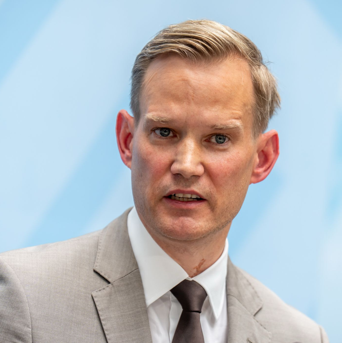 Der Bundesdrogenbeauftragte Hendrik Streeck hält die Verbotspläne für überfällig. (Archivbild) - Foto: Michael Kappeler/dpa