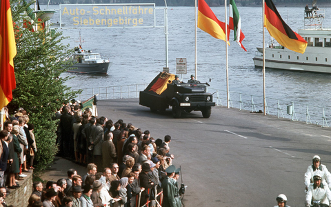 Die alte Bundesrepublik mit ihrem Gründungskanzler Konrad Adenauer wird in der Rückschau als Hort der Stabilität gesehen. (Archivbild)  - Foto: picture alliance / Gutberlet/dpa