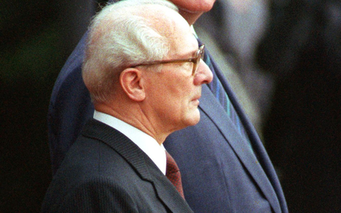 Bundeskanzler Helmut Kohl und der DDR-Staatsratsvorsitzende Erich Honecker. Zum Selbstverständnis der alten Bundesrepublik gehörte immer auch ein klares Überlegenheitsgefühl gegenüber der DDR. (Archivbild) - Foto: picture alliance / dpa/dpa
