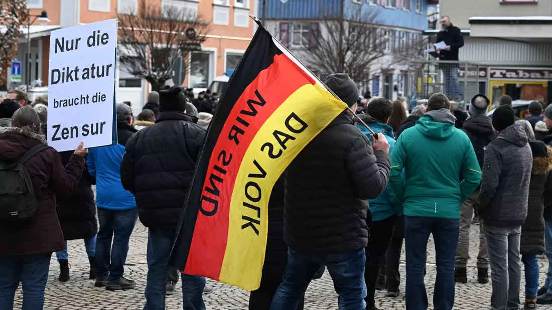 Viele in Ostdeutschland sind nicht zufrieden mit dem Funktionieren der Demokratie. (Archivbild) - Bild: Felix Kästle/dpa