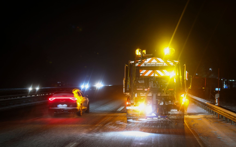 Es könne erhebliche Einschränkungen im Berufsverkehr geben, schrieb der Wetterdienst.  - Foto: Christian Charisius/dpa