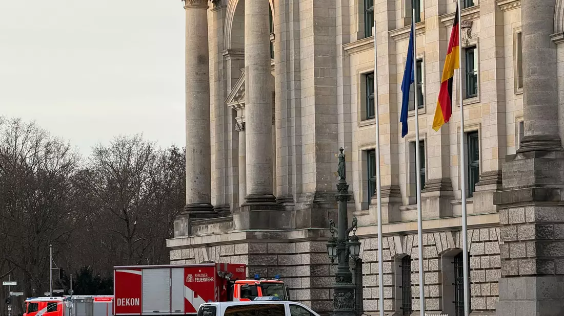 Die ersten Einsatzkräfte sind bereits wieder abgezuogen. - Bild: Fabian Nitschmann/dpa
