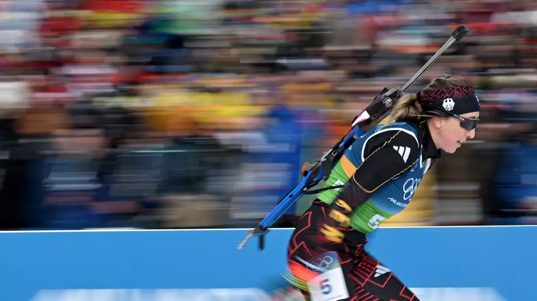 Zu oft nur nah dran: Franziska Preuß gewann bislang keine Einzel-Medaille in Antholz. - Bild: Hendrik Schmidt/dpa