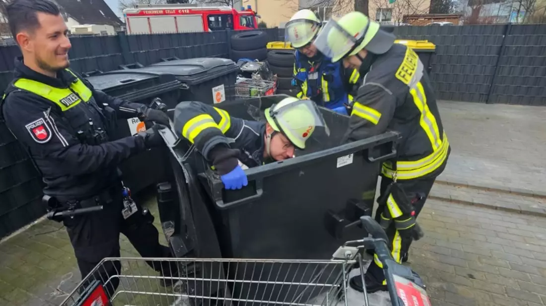FW Celle: Manchmal steigen wir auch in die Tonne - ausgelöster Rauchmelder! - Bild: presseportal.de