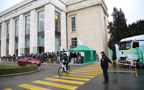 DEKRA Experten bei ITC-Sitzung in Genf: Hochrangige Verkehrspolitiker erleben das Potenzial von V2X für die Verkehrssicherheit - Foto: presseportal.de DEKRA Experten bei ITC-Sitzung in Genf: Hochrangige Verkehrspolitiker erleben das Potenzial von V2X für die Verkehrssicherheit - Foto: presseportal.de