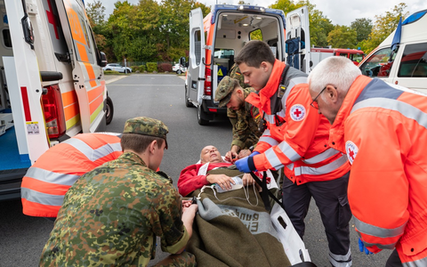 Für den Ernstfall vorbereitet: Bundeswehr und zivile Partner trainieren die bruchfreie Rettungskette bis in deutsche Kliniken - Foto: presseportal.de