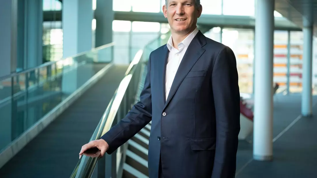 Nestlé-Chef Philipp Navratil baut den Konzern um. (Archivbild) - Bild: Gaetan Bally/KEYSTONE/dpa