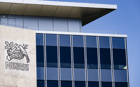 Nestlé will sich künftig auf vier Kernbereiche fokussieren (Archivbild) - Foto: Jean-Christophe Bott/KEYSTONE/dpa