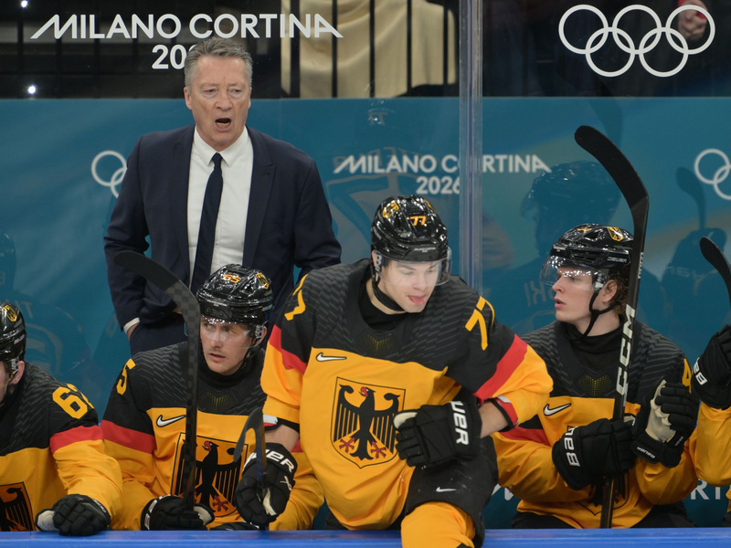 Bundestrainer Harold Kreis (M) lag mit einigen Entscheidungen daneben. - Foto: Peter Kneffel/dpa