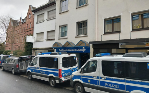 BPOL NRW: Einsatz gegen Menschenhandel und gewerbsmäßiges Einschleusen von Ausländern- Durchsuchungen in zwei Bundesländern - drei Haftbefehle vollstreckt - Maßnahmen und Ermittlungen dauern an - Foto: presseportal.de