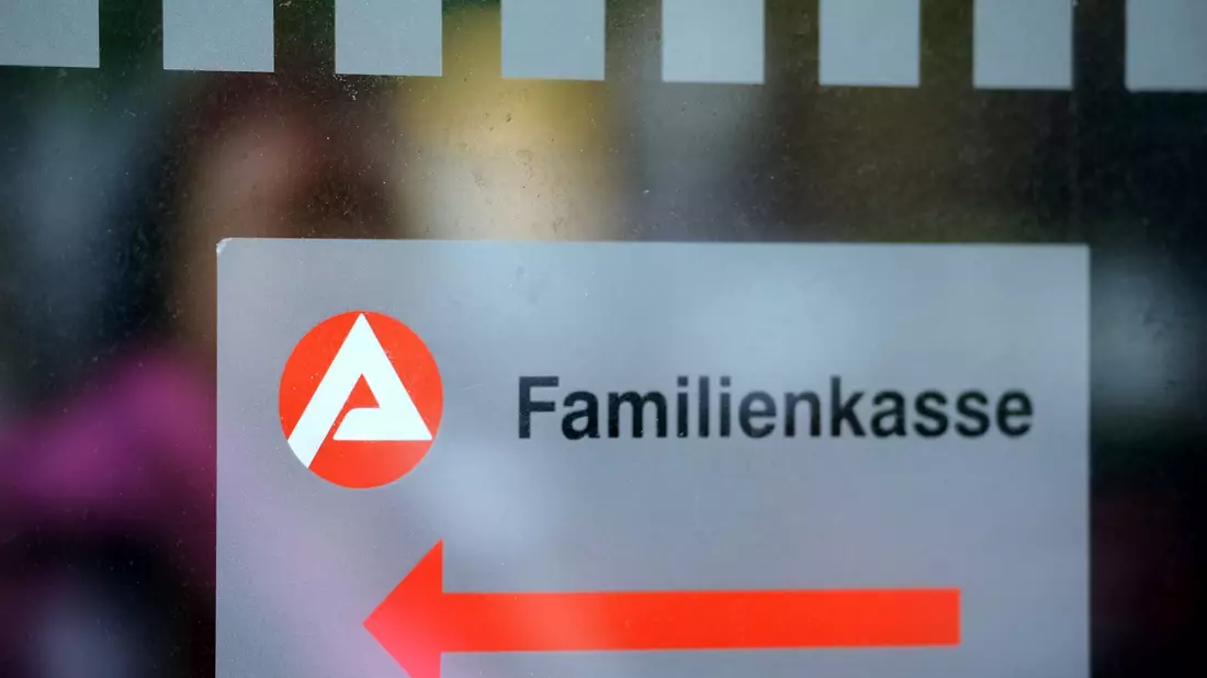 Das Kindergeld wird über die Familienkasse ausgezahlt. (Archivbild) - Bild: Maurizio Gambarini/dpa