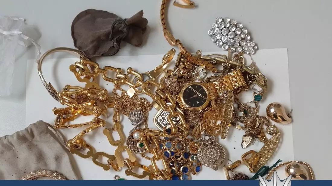 POL-MA: Mannheim: Goldfarbener Schmuck aufgefunden - Eigentümer gesucht - Bild: presseportal.de