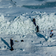 Meterhoch türmen sich Eisbrocken am Strand von Usedom auf.  - Foto: Jens Büttner/dpa