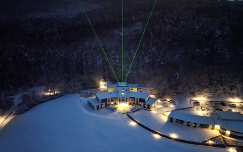 Am Leibniz-Institut für Atmosphärenphysik messen drei grüne Laser Wind und Temperaturen in der Stratosphäre und Mesosphäre. - Foto: Gerd Baumgarten/Nature/dpa