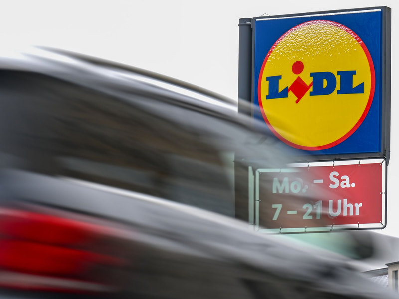 Lidl zählt zu den größten Lebensmittelhändlern in Deutschland. - Foto: Hendrik Schmidt/dpa