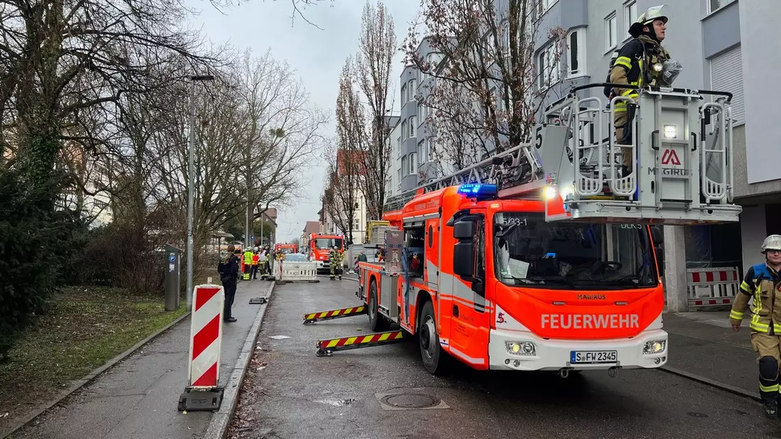 FW Stuttgart: Brand im Keller eines Mehrfamilienhauses in Stuttgart-Degerloch - Bild: presseportal.de