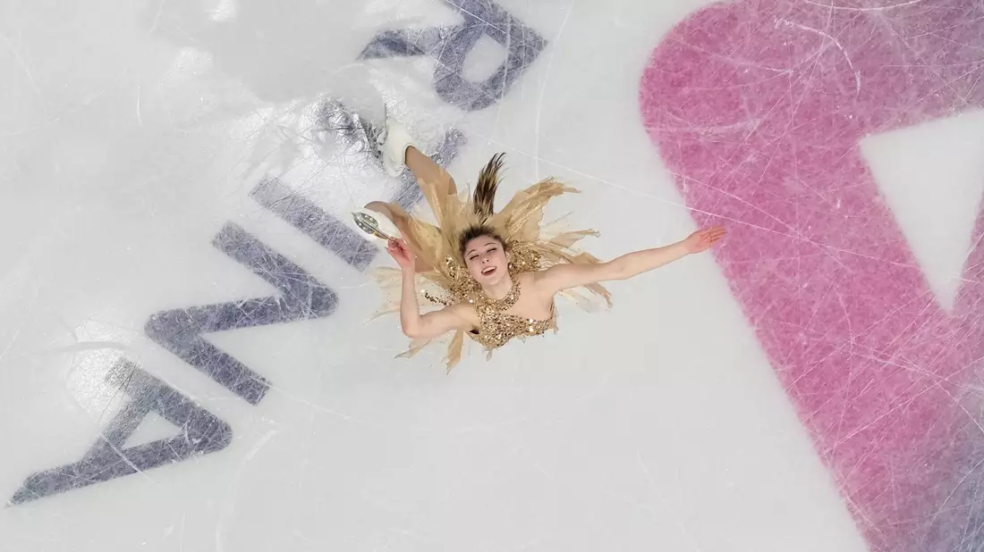  Alysa Liu läuft zu Gold. - Bild: Christophe Ena/AP/dpa