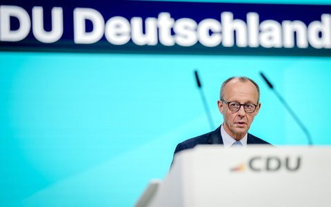 Knapp 90 Prozent hat der Kanzler bei seiner letzten Wahl als Parteivorsitzender gehalten. Kann er das wieder schaffen? - Foto: Kay Nietfeld/dpa