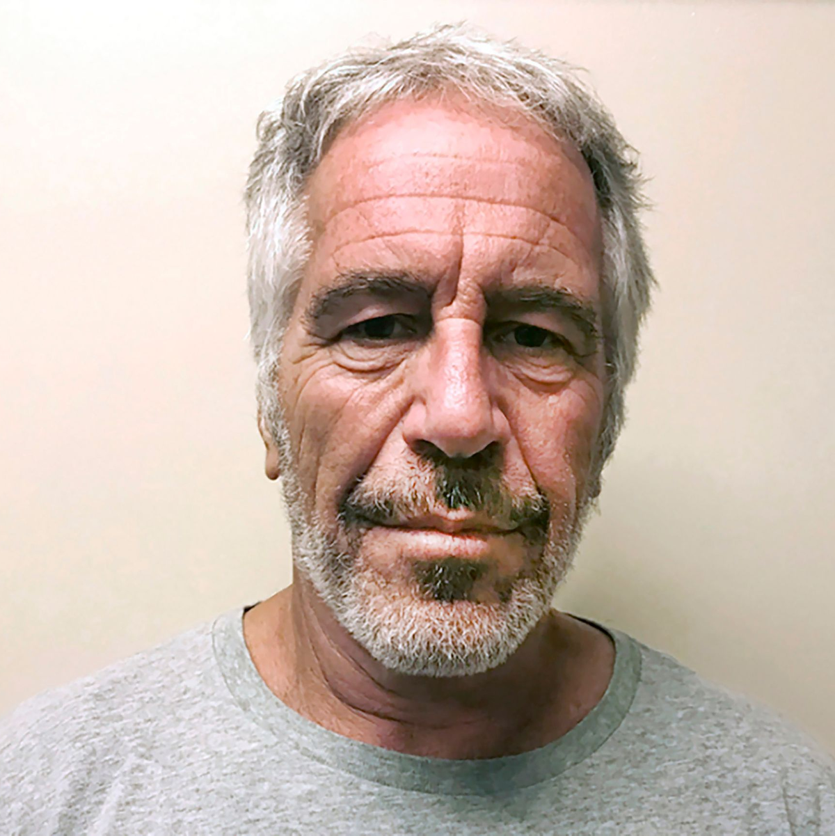 Der Skandal um Jeffrey Epstein wirft weltweit Fragen auf. (Archivbild) - Foto: ---/AP/dpa