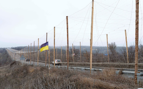 Anti-Drohnen-Netze werden für die Sicherung des ukrainischen Nachschubs selbst Dutzende Kilometer von der Front entfernt immer wichtiger. (Archivbild) - Foto: Andreas Stroh/ZUMA Press Wire/dpa