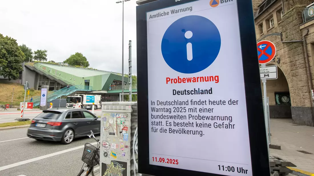 Am bundesweiten Warntag gibt es einmal jährlich einen Probealarm auf allen Kanälen. (Archivfoto) - Bild: Bodo Marks/dpa