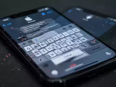 iPhone-Tastatur: iOS 26.3 lästige Schreibfehler nicht - Foto: über boerse-global.de