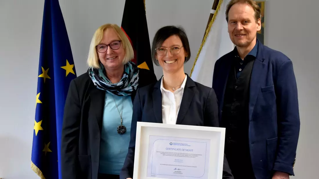 HZA-H: Hauptzollamt Hannover: Zöllnerin aus Pattensen erhält Auszeichnung der Weltzollorganisation - Bild: presseportal.de