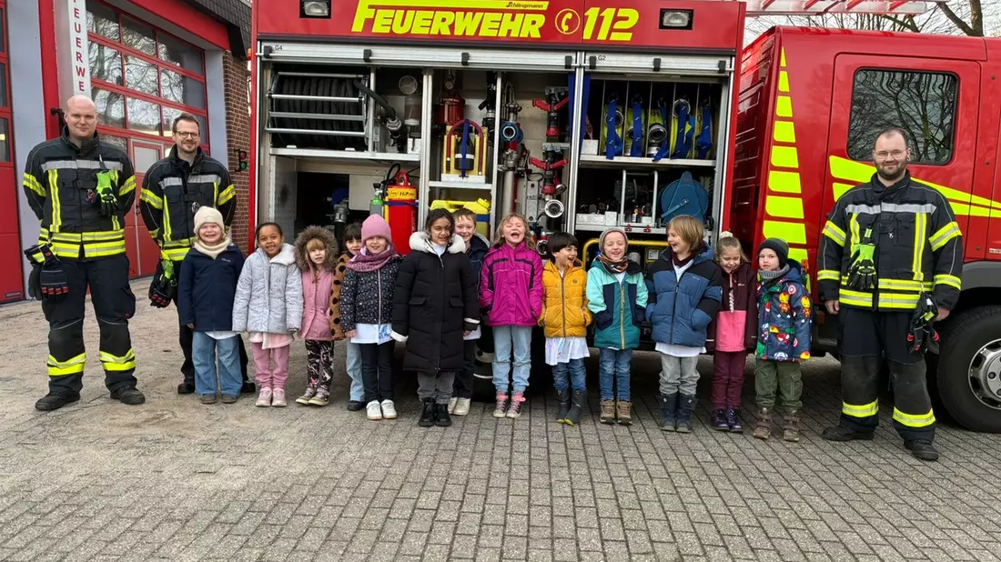 FW-KLE: Mutig im Notfall: Vorschulkinder besuchen die Freiwillige Feuerwehr Bedburg-Hau - Bild: presseportal.de