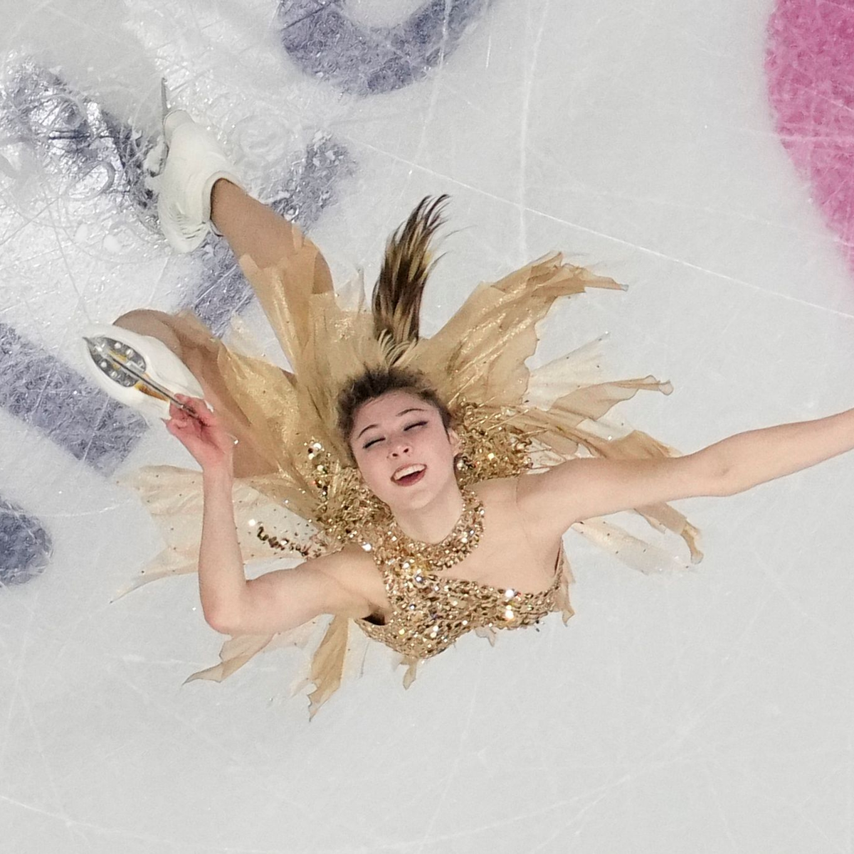 Alysa Liu verzückte das Publikum. - Foto: Christophe Ena/AP/dpa